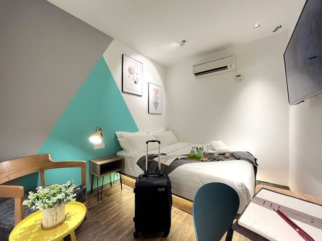 Modern Queen Room