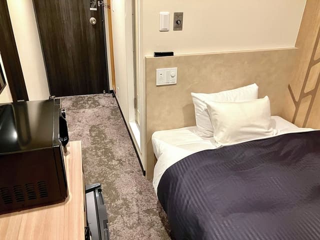 Single Room, Smoking
