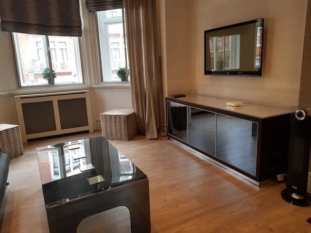 City Apartment, 1 Queen Bed, City View