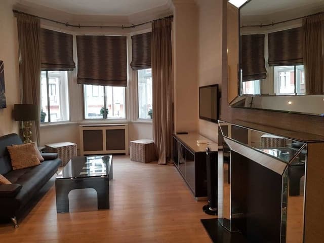 City Apartment, 1 Queen Bed, City View
