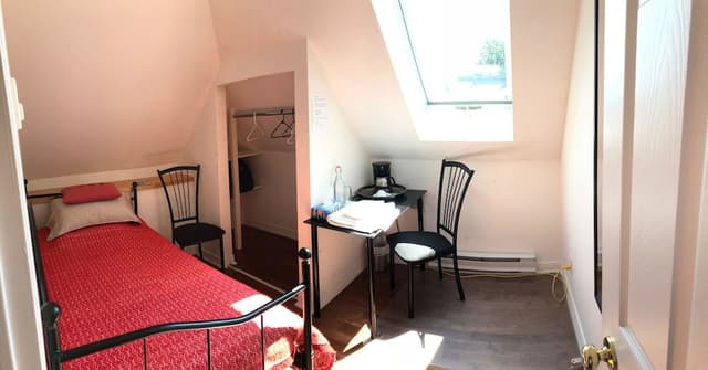 Basic Single Room, 1 Twin Bed, Shared Bathroom