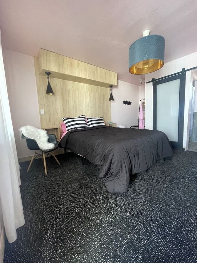 Deluxe Room, 1 Queen Bed