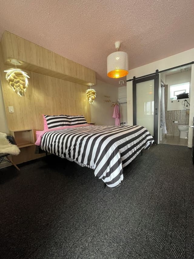 Deluxe Room, 1 Queen Bed