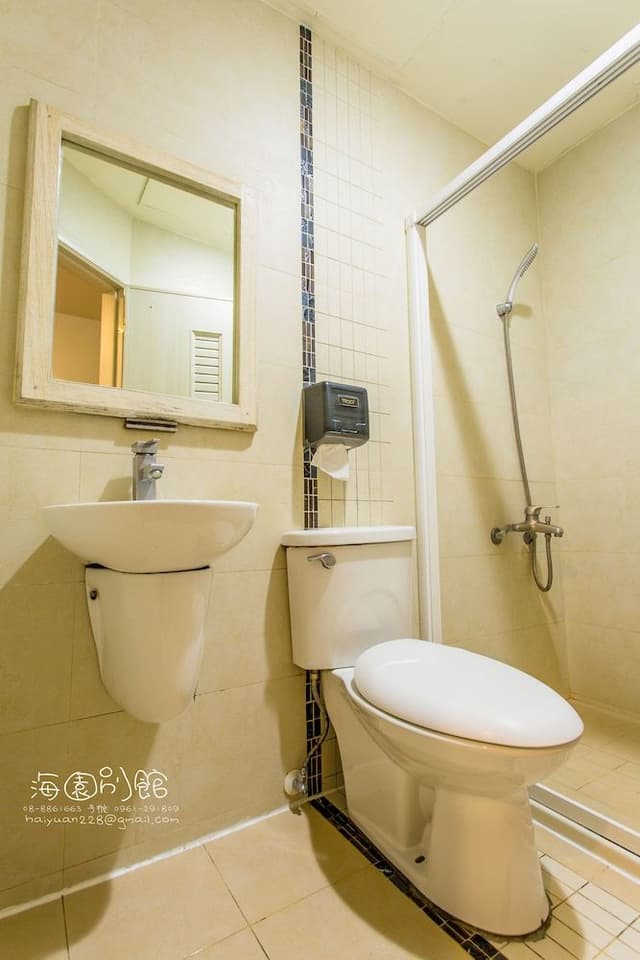 Quadruple Room, Tower