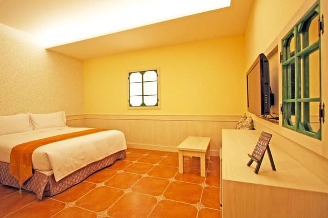 Double Room, No Windows, Tower