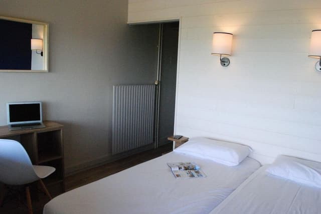 Family Room, Connecting Rooms