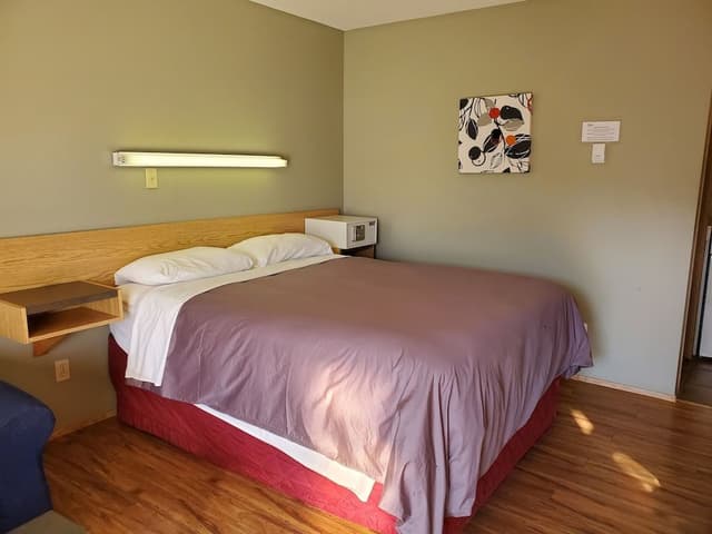 Single Room, 1 Queen Bed, Non Smoking, Kitchenette