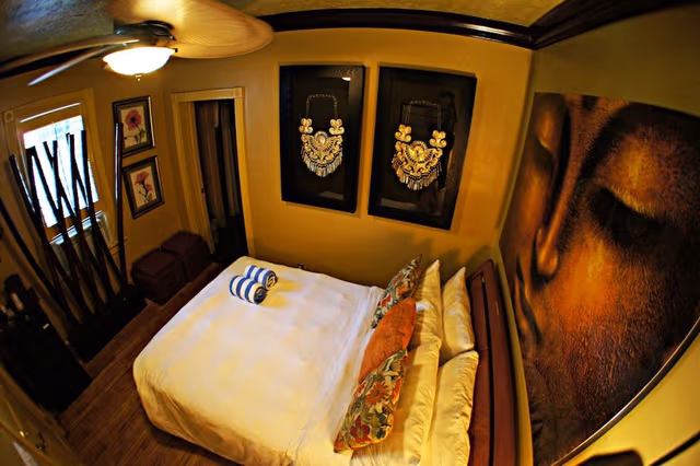 Luxury Room, 1 Queen Bed