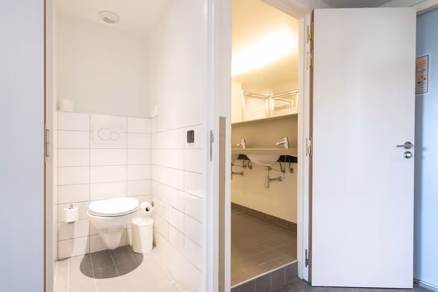 Room, Private Bathroom (5 Beds)