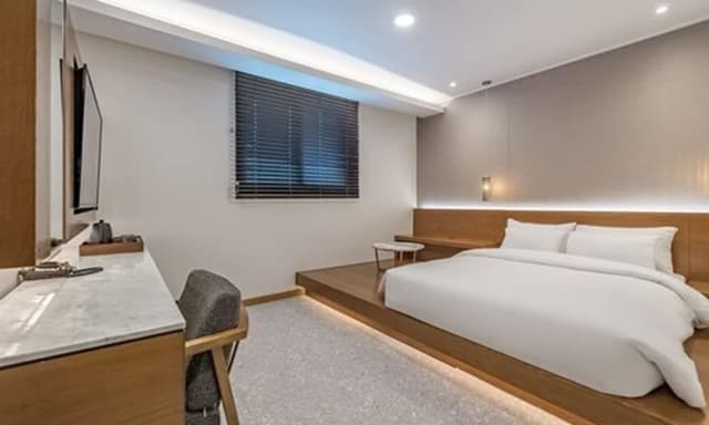 [2 Highballs+Snack] Standard Double Room