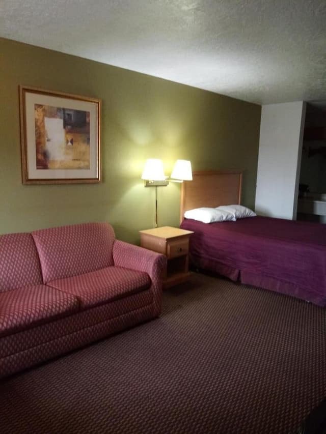 Standard Room, 1 Queen Bed, Refrigerator & Microwave