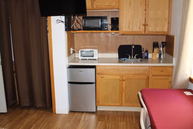 Standard Room, 1 Queen Bed, Kitchenette
