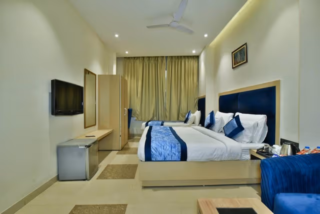 Club Triple Room