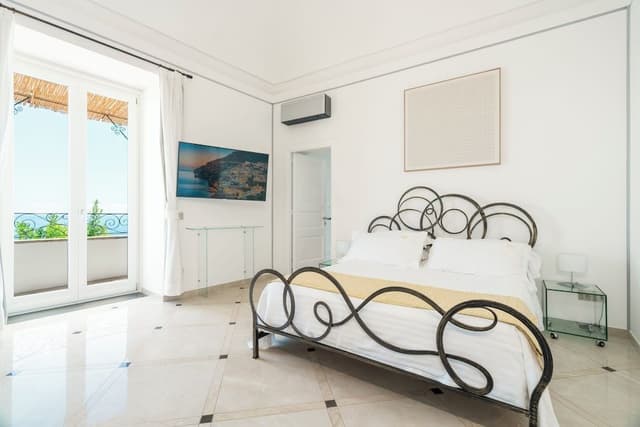 Executive Suite, Balcony