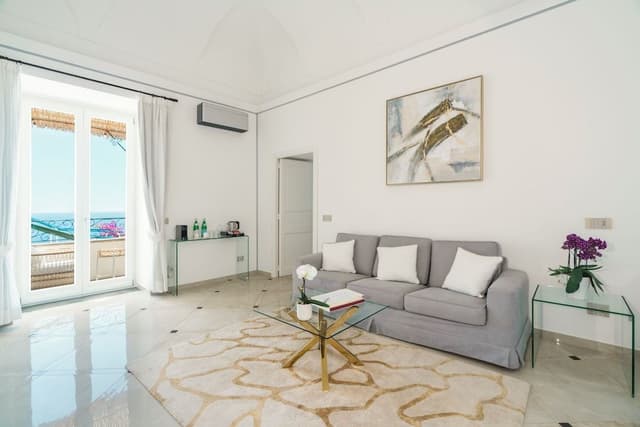 Executive Suite, Balcony