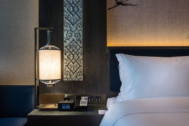 Superior Suite, 1 King Bed, Club Lounge Access, Garden View