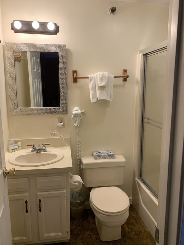 Comfort Single Room, 1 Queen Bed