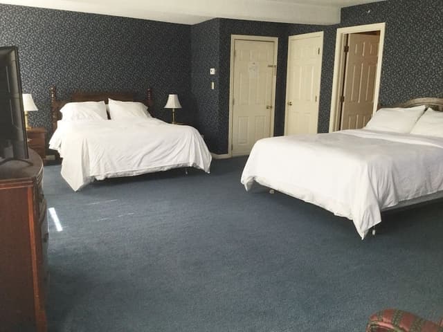 Room 9, 2 Queen Beds, Non Smoking, Private Bath