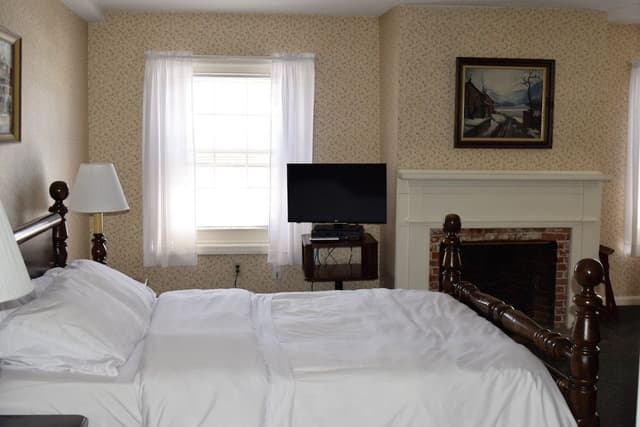 Room 7, 1 Queen Bed, Non Smoking,Private Bath
