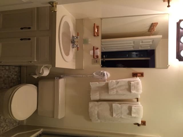 Room 7, 1 Queen Bed, Non Smoking,Private Bath