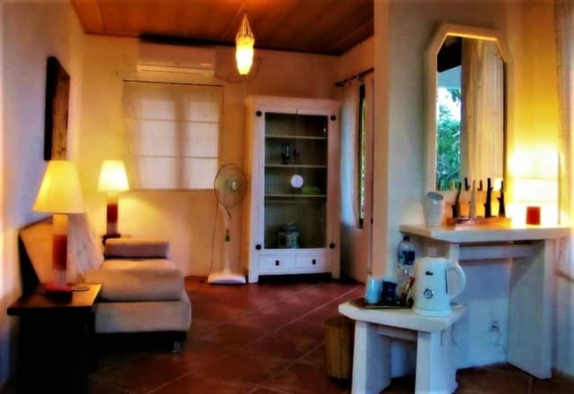 Family Room (Sea Hill Abode)