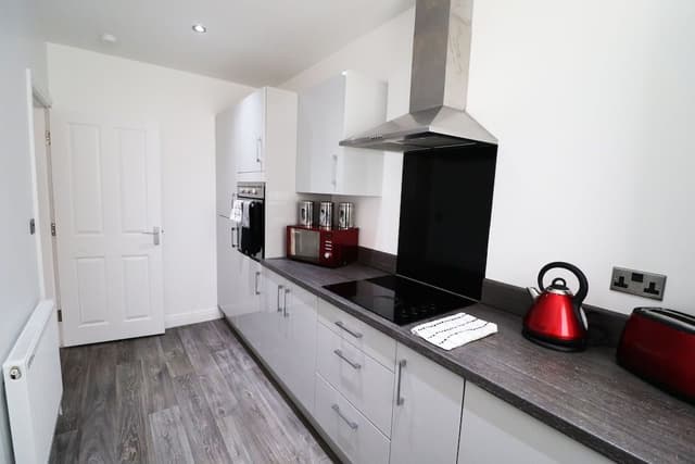 Luxury Apartment, 2 Bedrooms, Beachside (Apt 5)