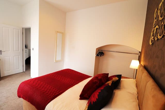 Luxury Apartment, 2 Bedrooms, Beachside (Apt 5)