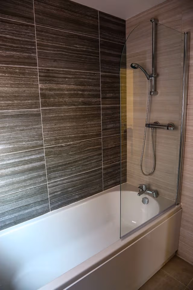 Luxury Apartment, 2 Bedrooms, Beachside (Apt 5)