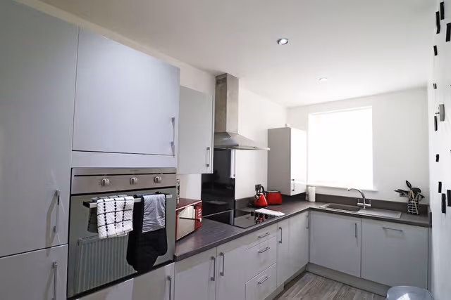 Luxury Apartment, 2 Bedrooms, Beachside (Apt 5)