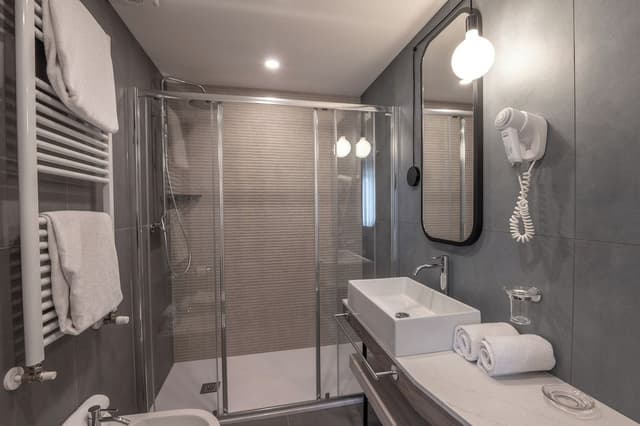 Classic Double or Twin Room, Private Bathroom