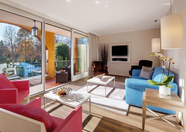 Luxury Suite (South )