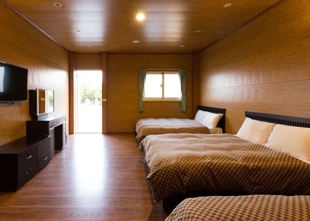 Family Room (six people)