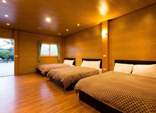 Family Room (six people)