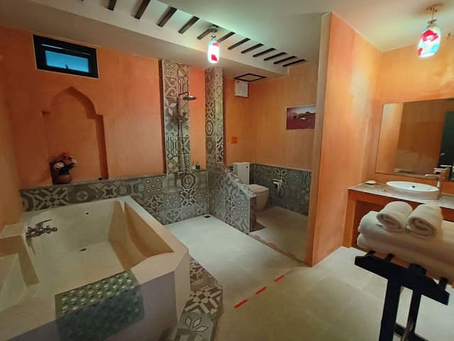 Deluxe Double Room, 1 King Bed, Hot Tub, Mezzanine