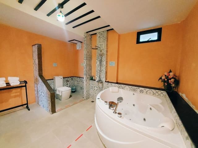 Design Suite, Jetted Tub