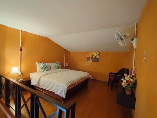 Deluxe Double Room, 1 King Bed, Hot Tub, Mezzanine
