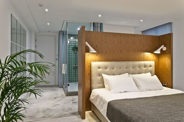 Double Room (401)