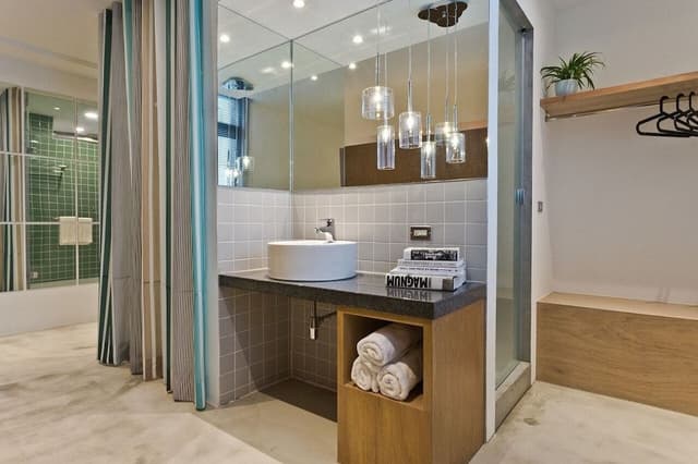 Double Room (401)
