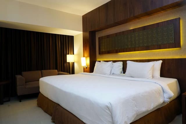 Executive Room, 1 Queen Bed, Non Smoking, Refrigerator