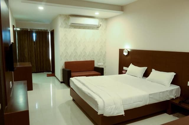 Deluxe AC Room