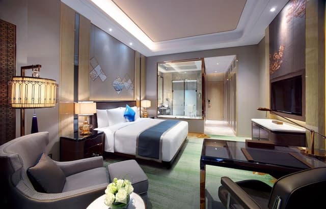 Executive Deluxe Suite