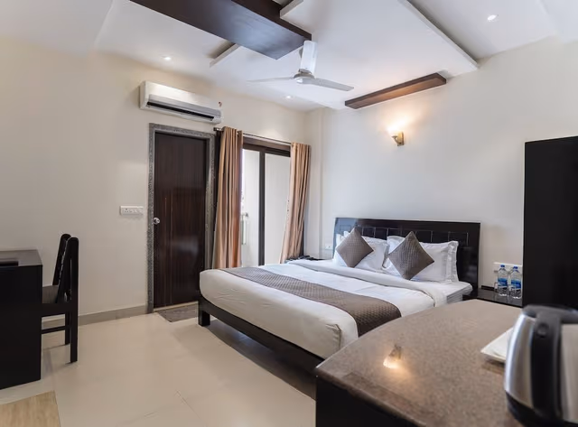 Deluxe Double Room, Balcony, Park View