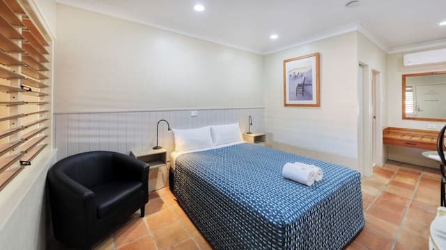 Standard Room, 1 Queen Bed