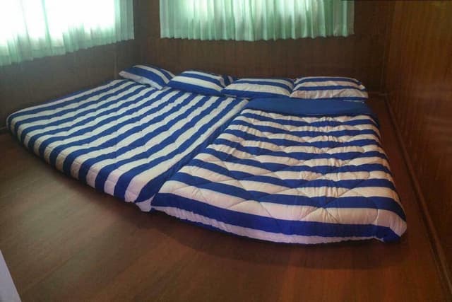 2 Bedrooms House