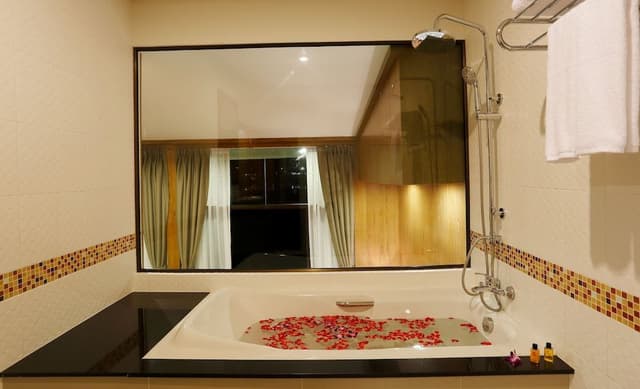 Suite with Lake View
