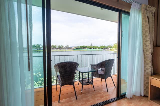 Deluxe Lagoon View