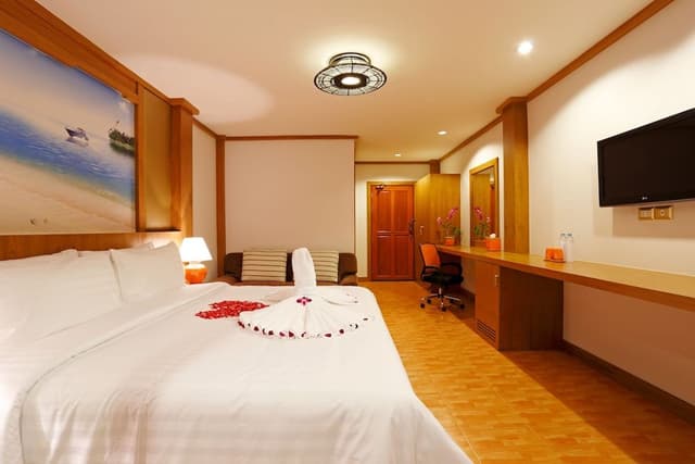 Deluxe Double or Twin Room with Lake View