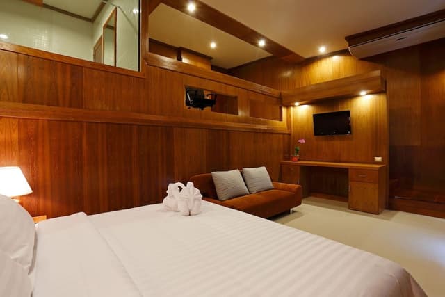 Suite with Lake View