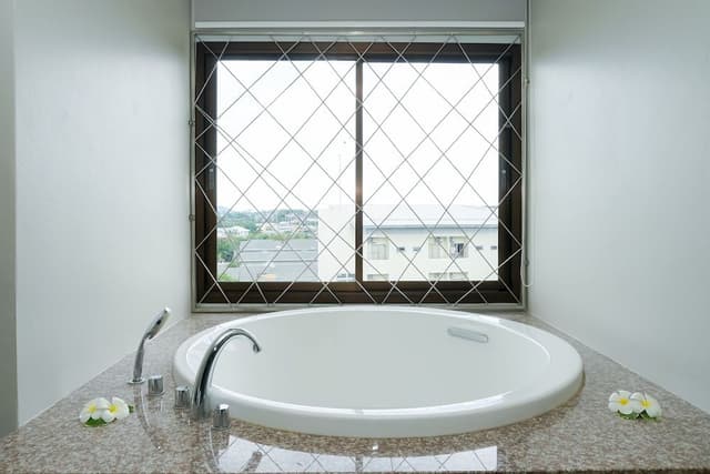 Superior Double Room, Bathtub
