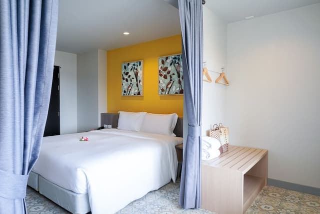 Superior Double Room, Bathtub
